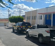 PRF apreende 420 kg de queijo sem nota fiscal em Santana do Ipanema