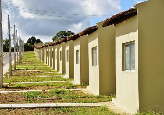 Prefeito de Palmeira dos Índios confirma entrega das primeiras casas do Brivaldo Medeiros 