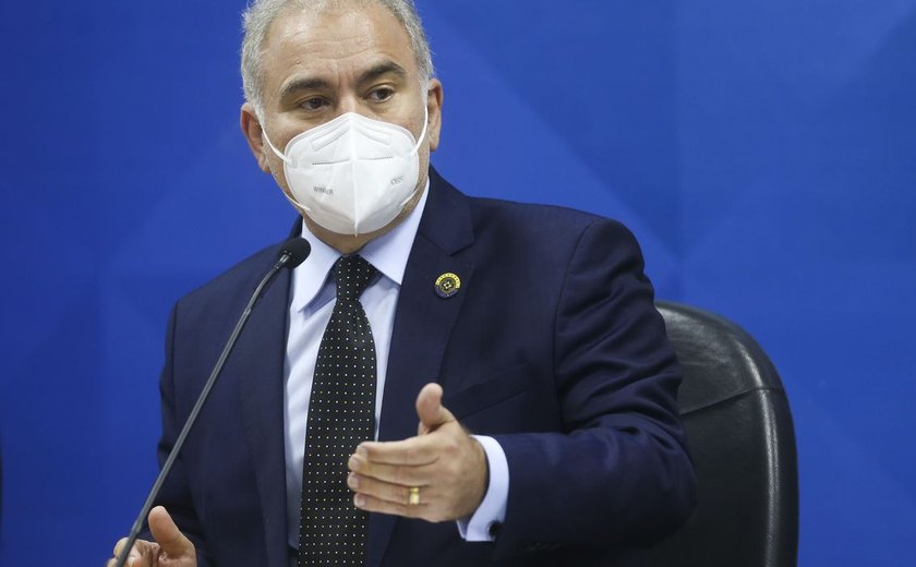 Ministro relaciona aumento de casos de covid-19 a festas de fim de ano