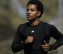 Rodrygo volta a treinar com bola seis meses após grave lesão no joelho