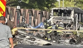 Vídeo: Avião de pequeno porte cai em avenida e deixa 2 mortos na zona oeste de SP