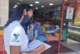 Casal fiscaliza mais de mil imóveis em Maragogi em ação comercial