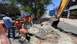 Obra de drenagem interdita via no bairro do Poço, em Maceió