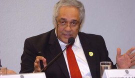 Vice-presidente do CFM, alagoano Emmanuel Fortes defendeu prescrição de kit Covid em 2020