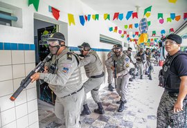 Batalhão Escolar da PM-AL realiza simulado de intervenção em ataque a escolas e capacita policiais