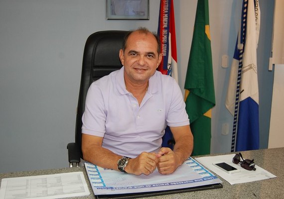 “Padre Eraldo deveria ter bom senso e renunciar a prefeitura”