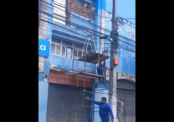 Trabalhador foi resgatado após sofrer choque elétrico no centro de Maceió