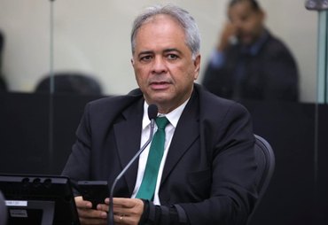 Líder do governo articula sessão para garantir votação da LDO até o dia 30