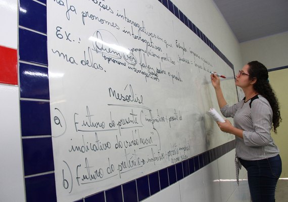 Professores efetivos têm até o próximo dia 10 para entregar documentação para ampliação de carga