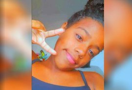 Mãe de menina morta por carro alegórico depõe à Polícia Civil