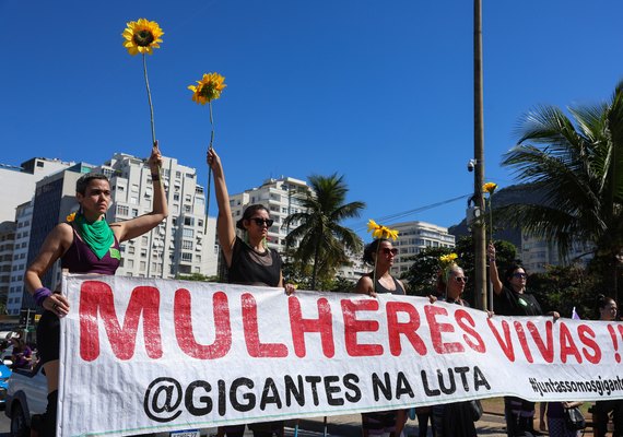Mulheres ocupam ruas em defesa da votação do PL da Misoginia