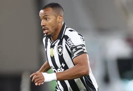Capitão do Botafogo, Marlon Freitas pede liberação para fechar com Palmeiras