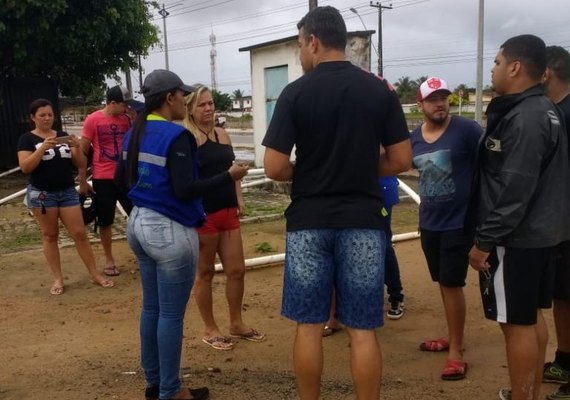 Fiscalização notifica ambulantes irregulares em Maceió