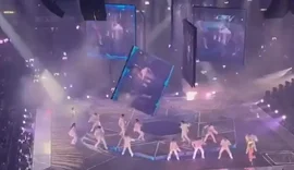 Vídeo: telão cai e esmaga dançarino durante show
