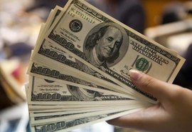 Dólar comercial opera em baixa e é negociado a R$ 5,32