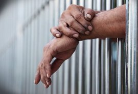 Três jovens são presos e menor apreendido por tráfico de drogas