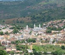 Homem é preso após agredir e ameaçar companheira em Água Branca