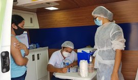 Saúde abre ponto de vacinação para turistas e maceioenses na Ponta Verde