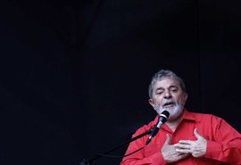 Câmara paga viagens de deputados do PT para visitar Lula