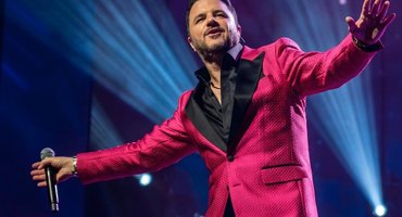 Maurício Manieri celebra o Dia dos Namorados em show especial nesta quinta-feira na Vibra