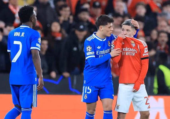 Uefa suspende jogador do Benfica após denúncia de racismo de Vini Jr