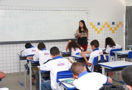 Educação abre 1600 vagas para professores, motoristas e agentes educacionais