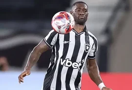 Botafogo rescinde contrato com o zagueiro angolano Bastos