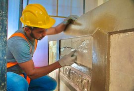 Restauradores descobrem pinturas originais, durante obras da Igreja Matriz