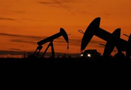 Petróleo ultrapassa US$ 100 por barril em meio à escalada de tensões