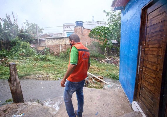 Equipes de Arapiraca atuam para minimizar transtornos causados pela chuva