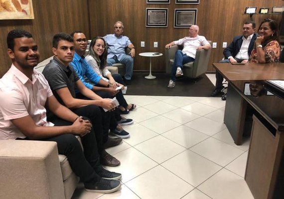 TCE/AL recebe alunos de Ciências Contábeis da UNEAL