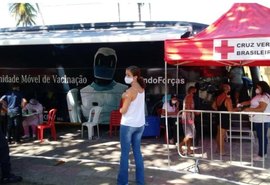 Ônibus da Vacina registra grande procura em Riacho Doce