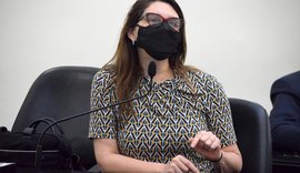 Deputada defende prerrogativas ao falar sobre retratação do governo