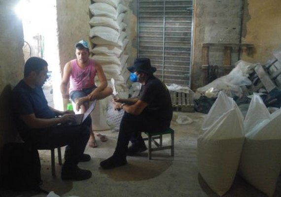 Trabalho escravo: funcionários recebiam 4 reais para raspar 200 kg de mandioca