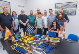 Prefeito Luciano recebe arapiraquenses campeões brasileiros e panamericanos de Xadrez