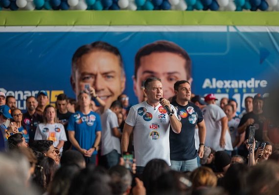 Renan Filho anuncia construção de 80 Clínicas da Família em agenda no Benedito Bentes