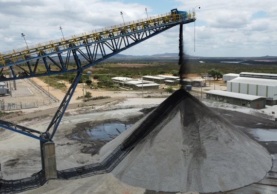 Governo de Alagoas estuda investimentos em extração mineral