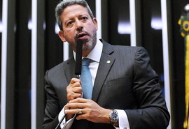 Líder do Centrão, Arthur Lira vira “o homem forte de Bolsonaro”, diz Veja