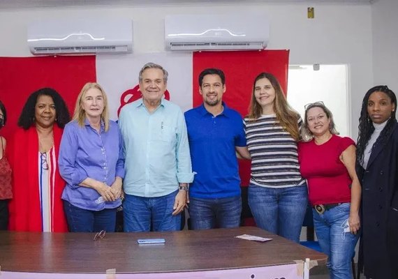 Rodrigo Cunha “flerta” com dois candidatos ao Senado, mas terá de escolher só um