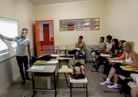 Pé-de-Meia alcançará quase 4 milhões de estudantes até setembro