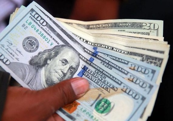 Dólar comercial recua 0,76% e é vendido a R$ 4,85