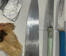 Armas e drogas são encontradas nos fundos de escola no Farol