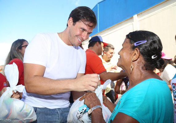 Prefeitura faz ação e distribui mais de 16 mil quilos de peixe a 8 mil famílias