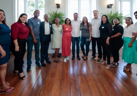Paulo Dantas recebe lideranças comunitárias de Maceió