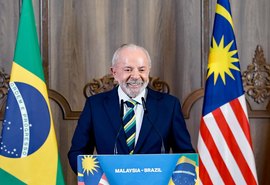 Presidente Lula diz que trocou telefone com Donald Trump