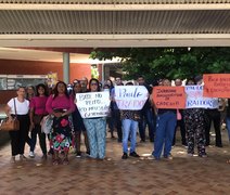 Vídeo: professores do Estado protestam contra salários excluídos da folha de janeiro; entenda