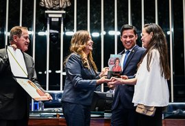 Comenda Ceci Cunha homenageia mulheres na política e legado em Alagoas