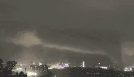 Homem sobrevive após ser lançado do 12º andar por tornado na China