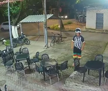 Homem é perseguido e morto a facadas no Tabuleiro