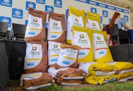 Seagri entrega 3 toneladas de sementes e garante plantio em Piaçabuçu